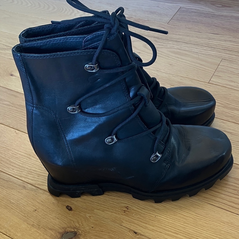 New Sorel Joan of Arctic Wedge III Lace Cozy Bootie Black Lace-Up Boots